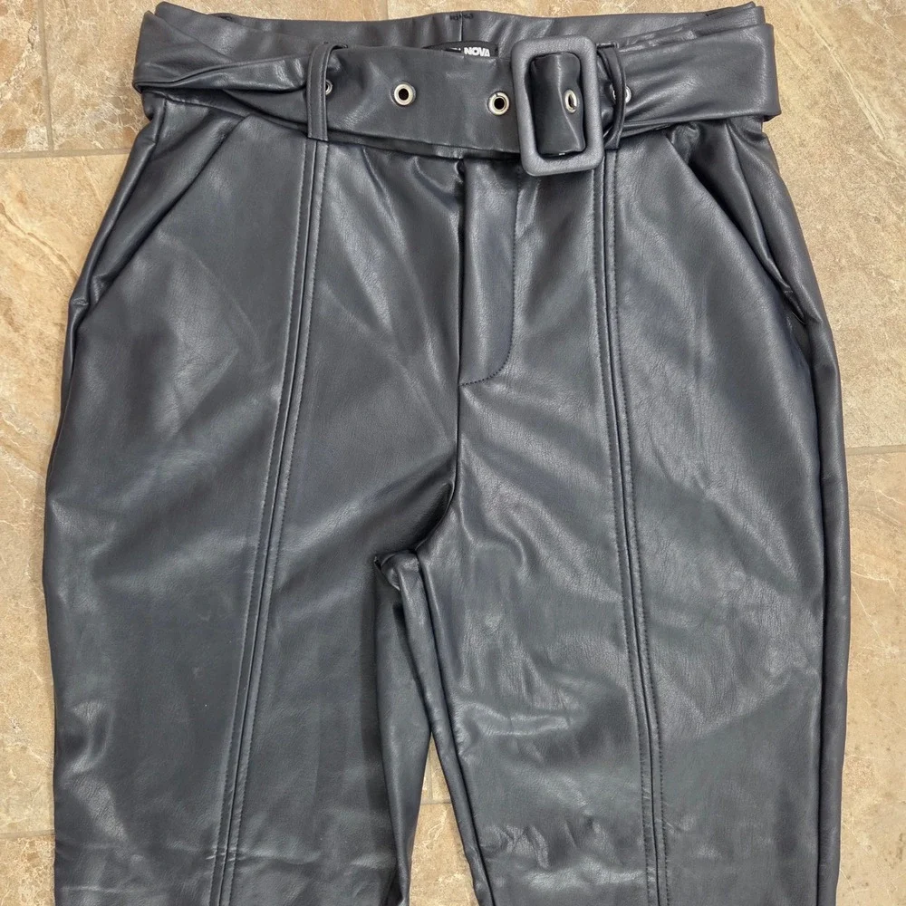 Fashion Nova‎ Women Black Faux Leather Belted Tapered Pants Size S High Rise